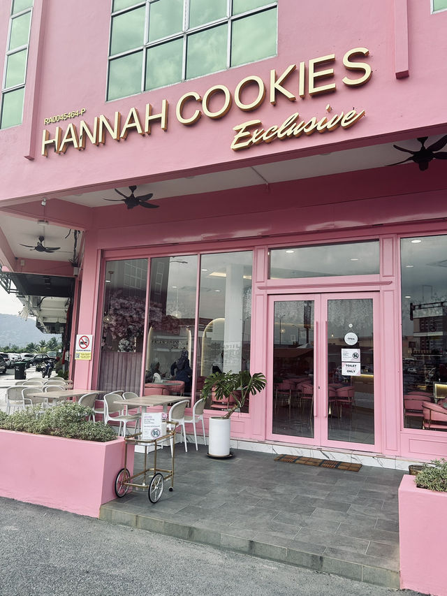 Cute cafe in pink colour 💞 