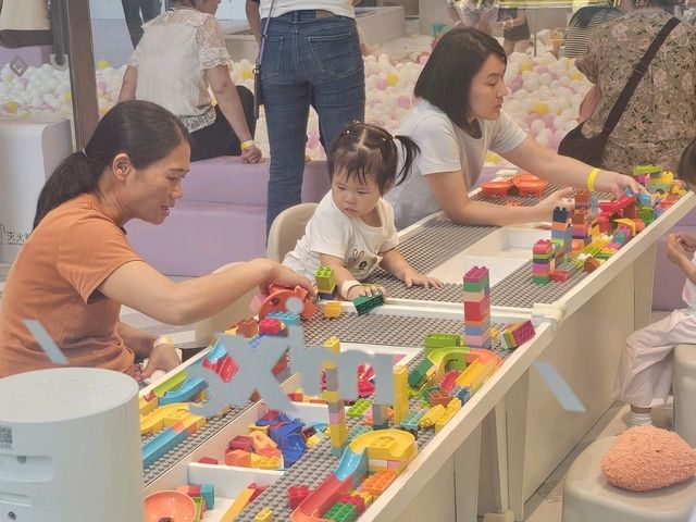 適合一到六歲的小朋友玩全日的室內遊樂場