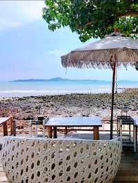 The Lunar Beach House พัทยา คาเฟ่บนเขาพระตำหนัก