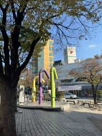 The adjacent Edae (이대) area