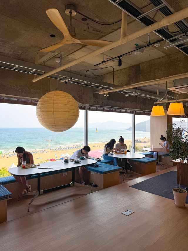 해운대 오션뷰 신상 카페 “워킹홀리데이”🌊
