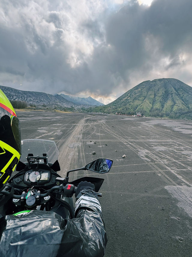 🔥 Into the Ashes: The Epic Journey to Mount Bromo 🌋