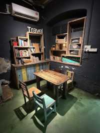 The Mugshot Cafe Bagels, Brews & Heritage Vibes in George Town
