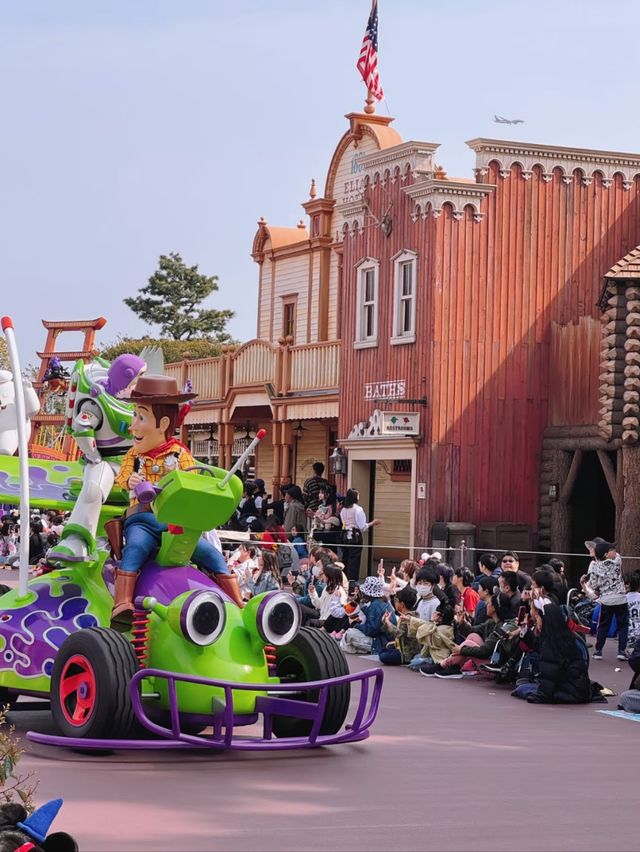 Discover the Enchanted World of Tokyo Disneyland