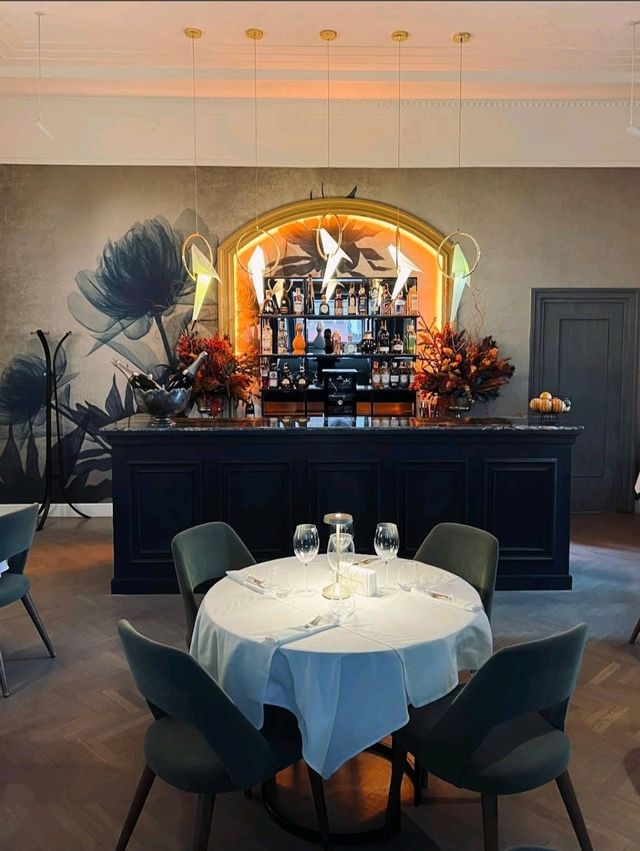 Restaurant & Rooftop Bar Savart