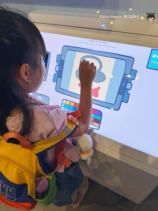 #互動展覽  👧🏻小朋友瞬間變成迷小小人，一齊進入香港漫畫場景！