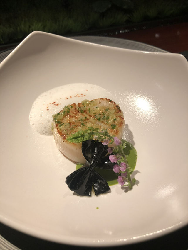 Dining at Joël Robuchon Hong Kong: A Culinary Masterpiece 🇭🇰