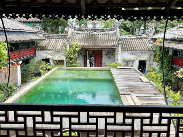 A 230 years old mansion hidden in the modern city  