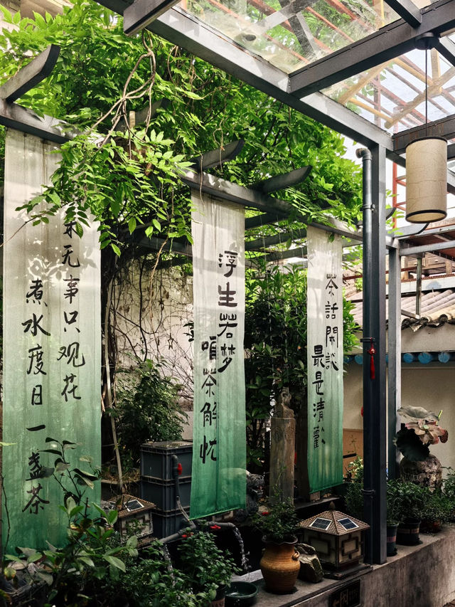 ☕ Hidden Rooftop Teahouse in Xi’an That Feels Like a Beijing Hutong