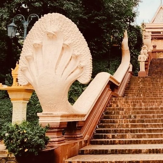🌿 "Birthplace of Phnom Penh: The Legendary Wat Phnom"