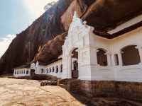 🏯✨ *Temple of the Sacred Tooth Relic (Sri Dalada Maligawa): Kandy’s Holiest Buddhist Shrine* 🦷🌸