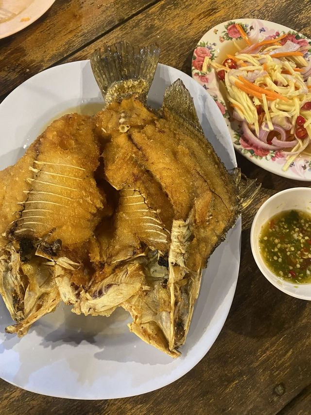 เจ๊อึ่งซีฟู๊ด ร้านริมหาดแม่รำพึง จ.ระยอง
