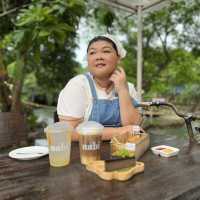 รีวิว Nabi Cafe — คาเฟ่ผีเสื้อสุดฟิน ริมแม่น้ำเพชร