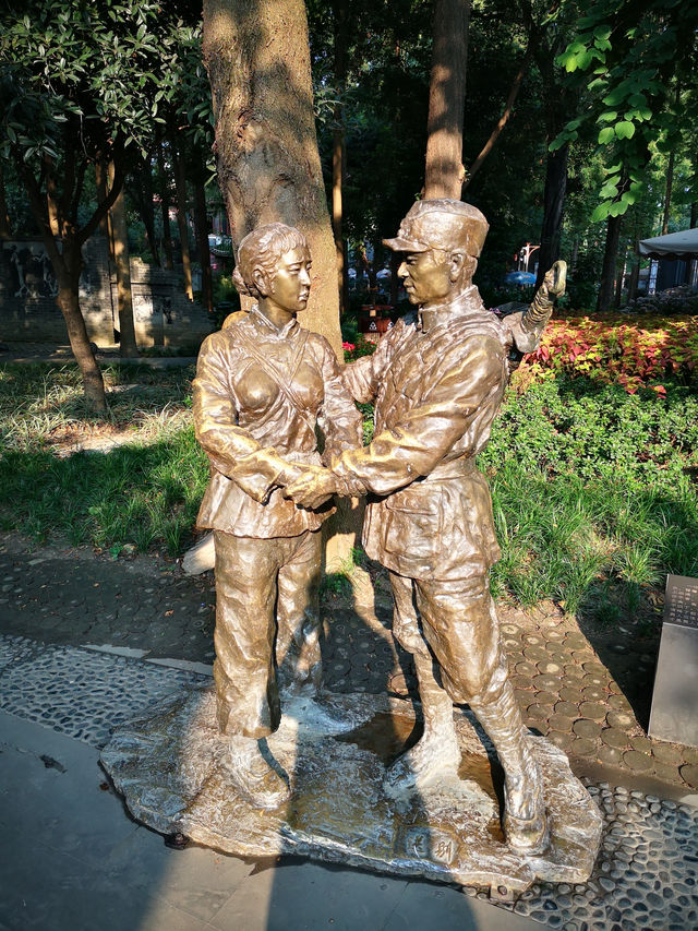 🌳 People’s Park Chengdu: A Historic Heartbeat of Sichuan