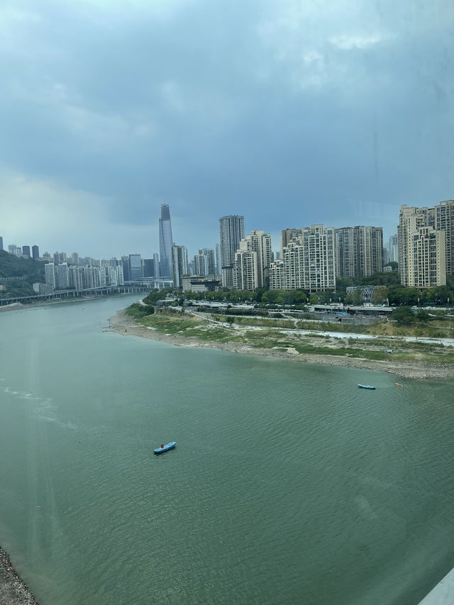 🏙️✨ “ฉงชิ่ง” (重庆) เมืองภูเขาที่ไม่เคยหลับ 🌉🔥