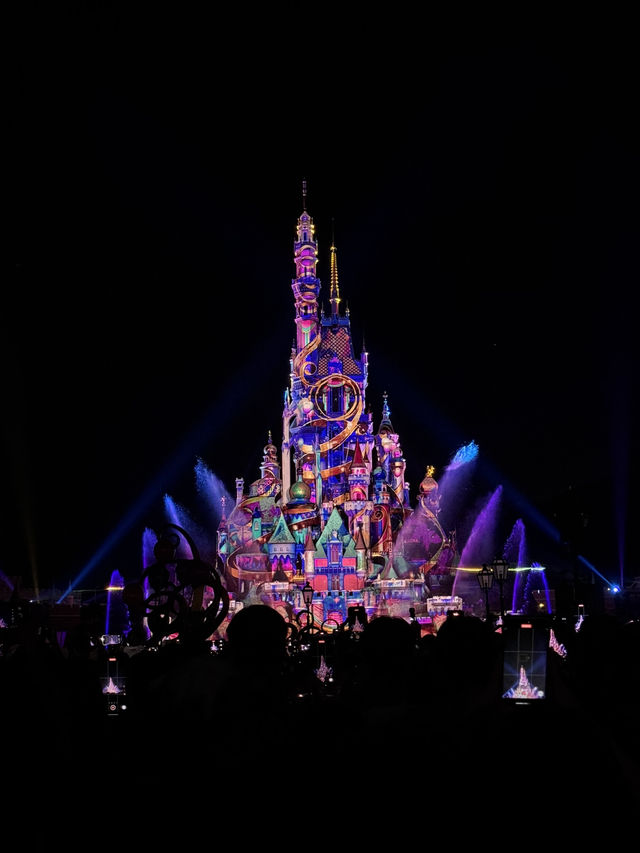 Reliving Childhood Dreams at Hong Kong Disneyland 🌟