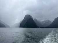 紐西蘭旅遊景點—世界盡頭的奇蹟 — 米佛峽灣 Milford Sound 🌊⛰️🌧️