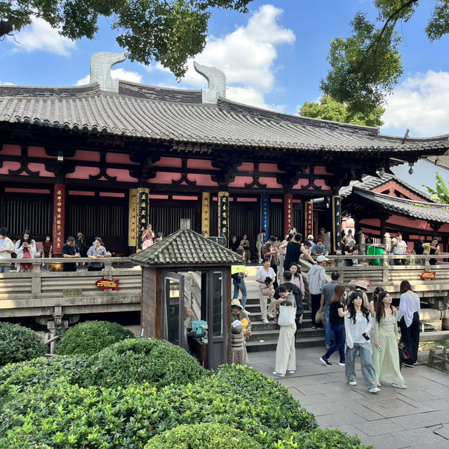 🔔 Hanshan Temple — Bells Beyond the City Walls 🔔 Hanshan Temple — Bells Beyond the City Walls