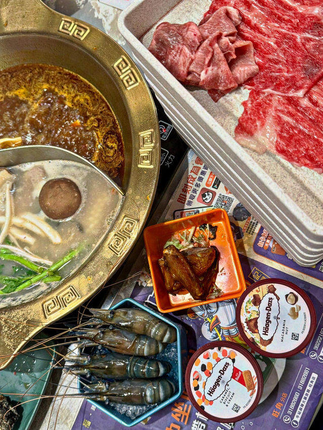 《大頭蝦乳鴿和牛火鍋放題大滿足》