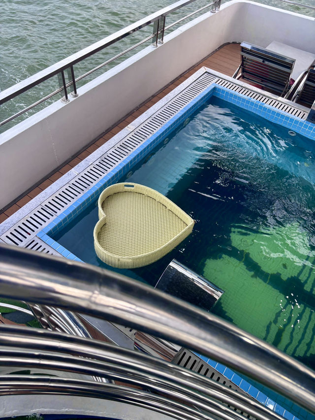 My Halong Bay Cruising Experience – A Must-Do in Vietnam 🇻🇳✨