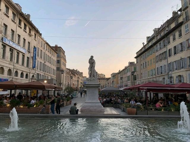 Vibrant Coastal Life in Marseille
