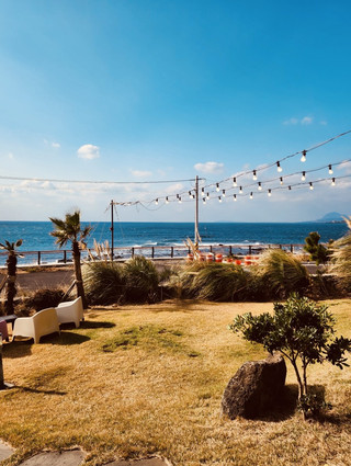 Jeju Cafe Seureureuk (제주카페스르륵) – Ocean Vistas and Tranquil Charm