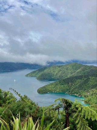 一處海洋與山丘完美融合的寧靜逃逸之地
