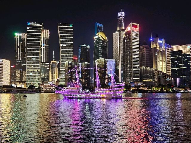 Shanghai Lights by Night: A Bund Cruise Experience 🌆🚢 Shanghai Lights by Night: A Bund Cruise Experience 🌆🚢