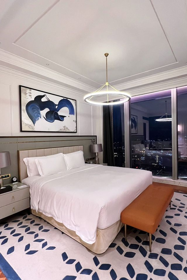 At the high-altitude hotel in Chongqing