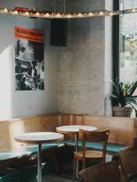 瑞士旅行 在黑膠與咖啡之間,遇見日內瓦的慢節奏