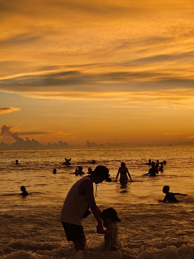 가족들이 사랑할 수밖에 없는 푸켓의 조용한 해변