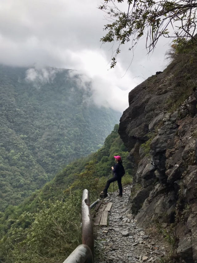 《八通關古道 •峽谷與瀑布的輕冒險》 《八通關古道 •峽谷與瀑布的輕冒險》