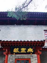 🙏 A Glimpse Into Local Buddhist Life — Huguo Pusa Temple (护国般若寺)