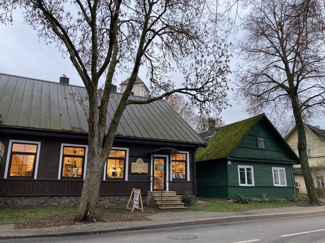 静寂に包まれた湖に佇むカウナス城 静寂に包まれた湖に佇むカウナス城