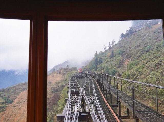 ฟานซีปัน’ ยอดเขาที่สูงที่สุดในเวียดนาม ฟานซีปัน’ ยอดเขาที่สูงที่สุดในเวียดนาม