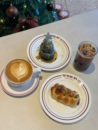 充滿冬日氣息的貝果美食店，Newbury。