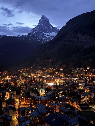 🪄ツェルマットで最も幻想的な夜景🌌🏔️ | Trip.com ツェルマット