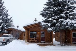 This log cabin felt straight out of a Christmas movie 🎄