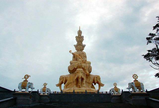 Emei Mountain - Elephants and Bodhisattvas abound on Ermei Shan.
