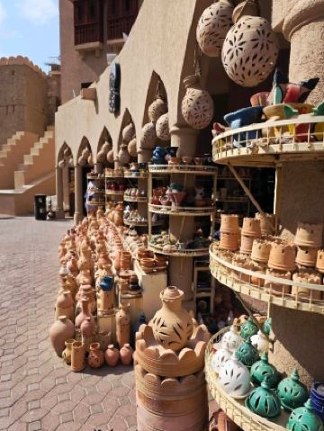 ปราสาทที่เป็นจุดถ่ายรูปยอดนิยมที่สุดของโอมาน 🏰