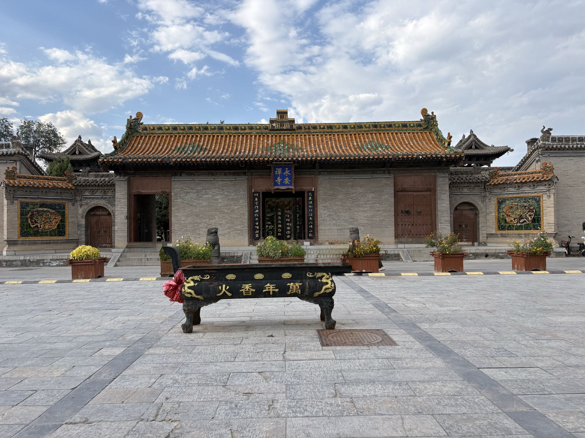 Missing the Hanging Temple was a blessing in disguise, as Yongan Temple more than made up for it.