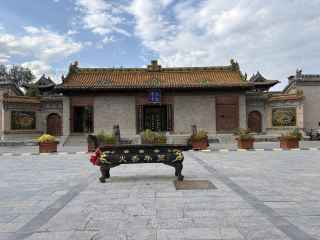 Missing the Hanging Temple was a blessing in disguise, as Yongan Temple more than made up for it.