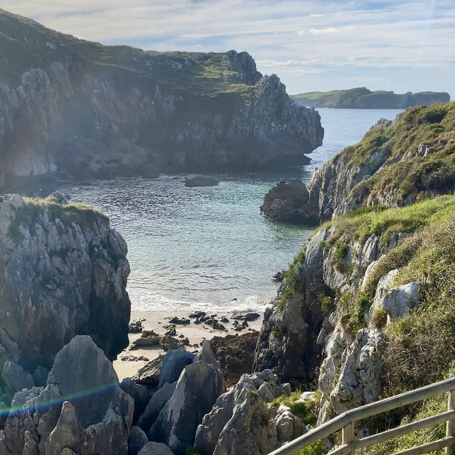 Ribadesella: Coastal Charm and History 🏞️🏰