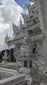 Wat Rong Khun (White Temple) – A Surreal Masterpiece in Chiang Rai