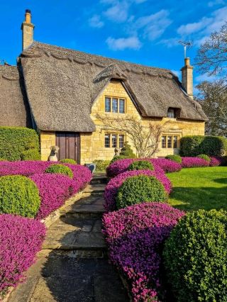 🏡 Cotswold Cottage: A Timeless Escape into English Country Charm 🌸
