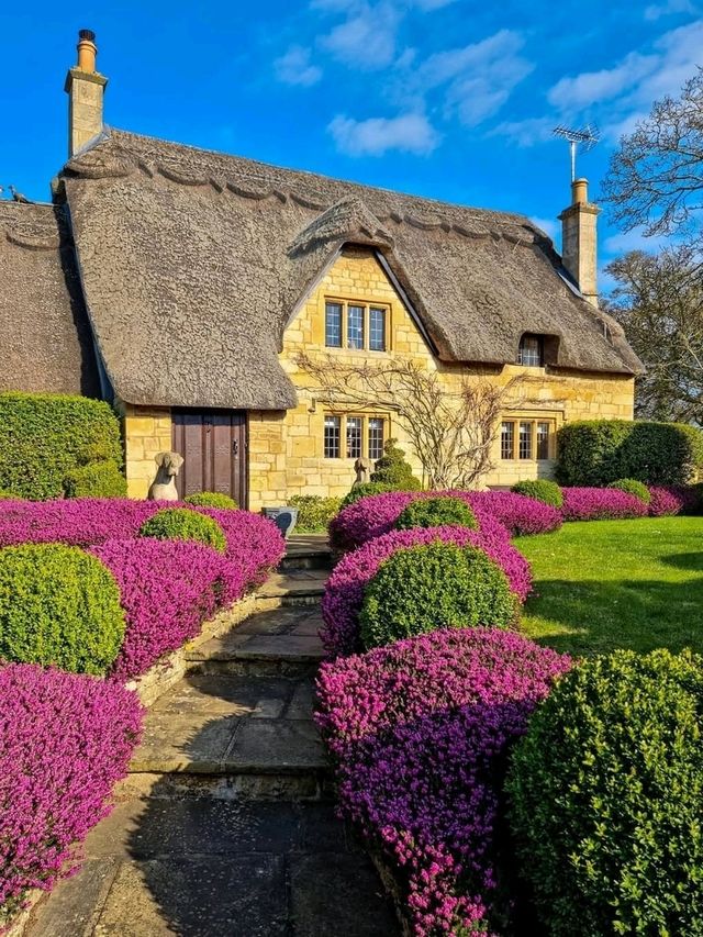 🏡 Cotswold Cottage: A Timeless Escape into English Country Charm 🌸