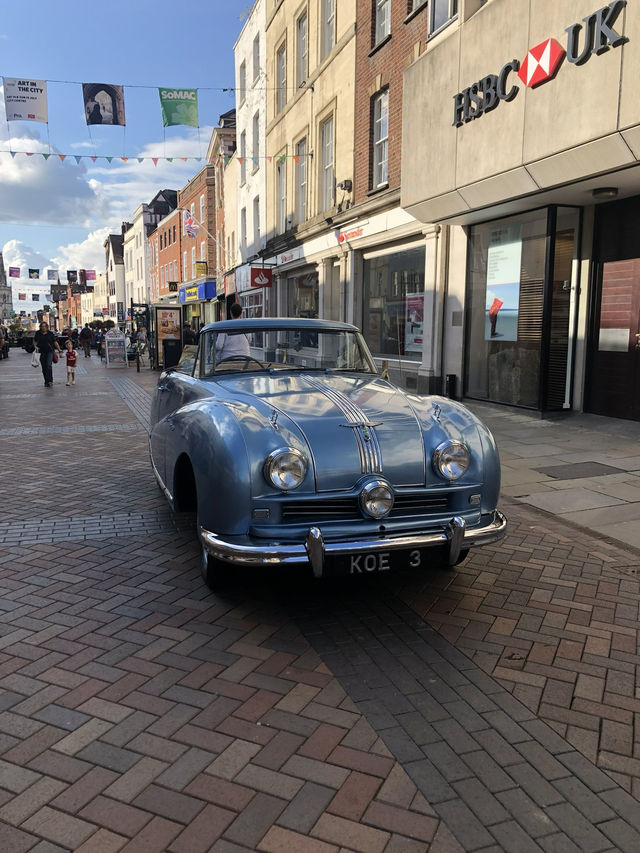 Glorious Gloucester, Step Back In Time In At This Iconic British City. 