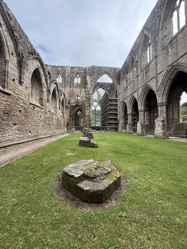 The Monumental Tintern Abbey, How Can A Ruin Be So Mesmerising?!