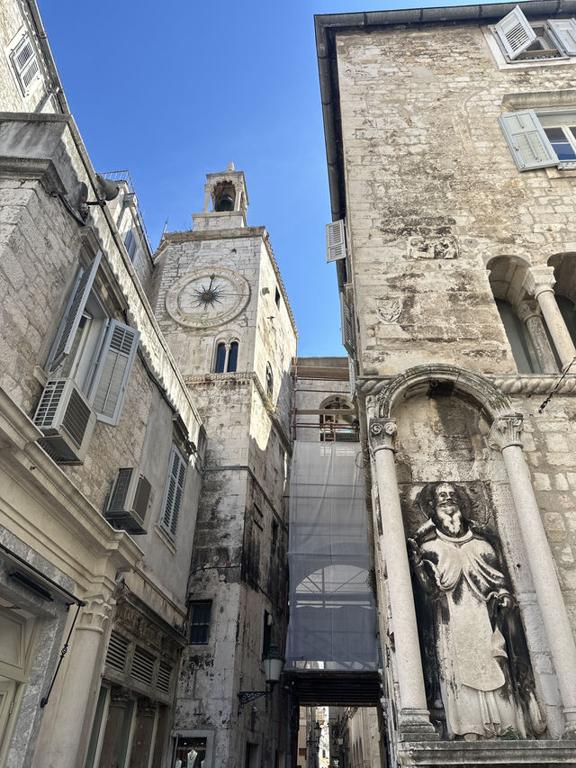 Timeless Split Views🏛️