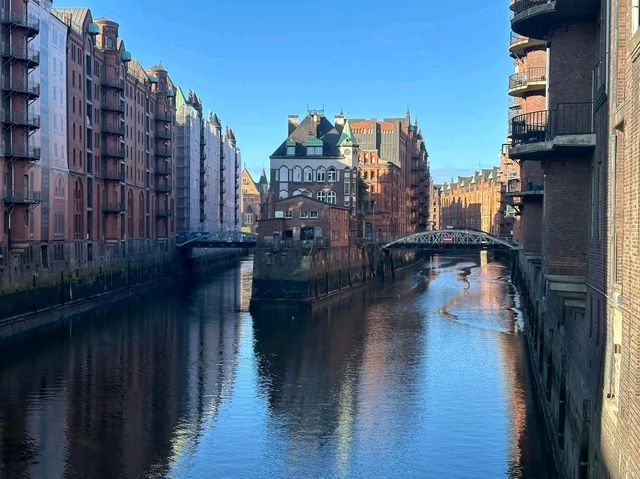 Hamburg's Top Attractions & Spooky Halloween Vibes 🕸️